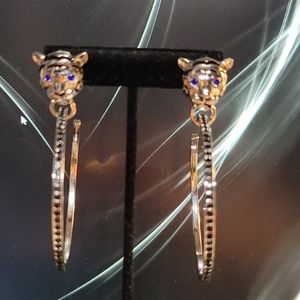 🌞NWT Beautiful tiger with black stone hoop